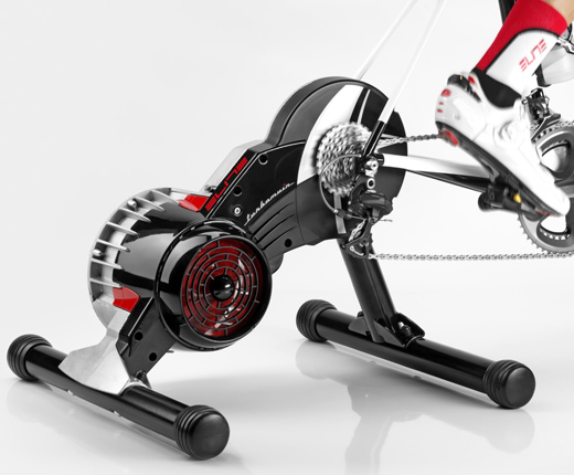 ELITE：製品情報》 リアホィールを取り外して自転車を装着する